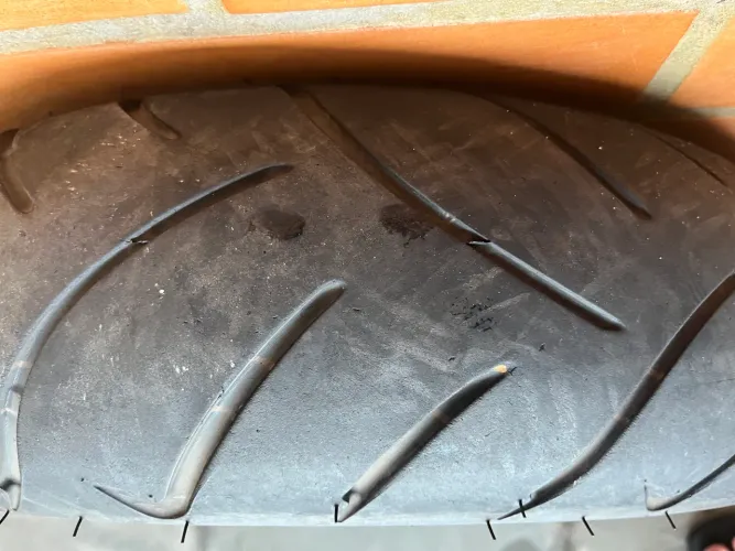 Pneu 140/70/14 Dunlop usado 