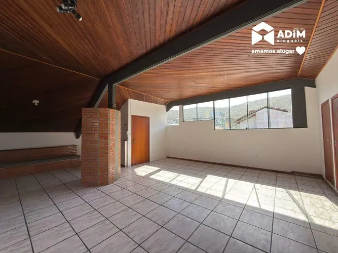 Aluguel anual: Apartamento de 2 quartos no Bairro Nações em Balneário Camboriú