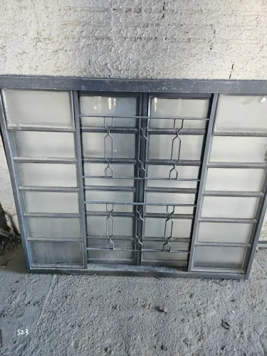 Vendo portas e janelas de ferro com grade