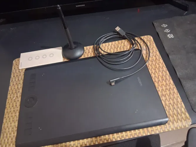 Wacom Intuos Pro/ semi nova