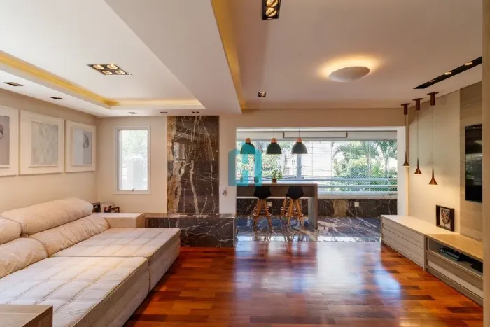 Apartamento Reformado à Venda na Vila Olímpia | 3 Suítes e 3 Vagas