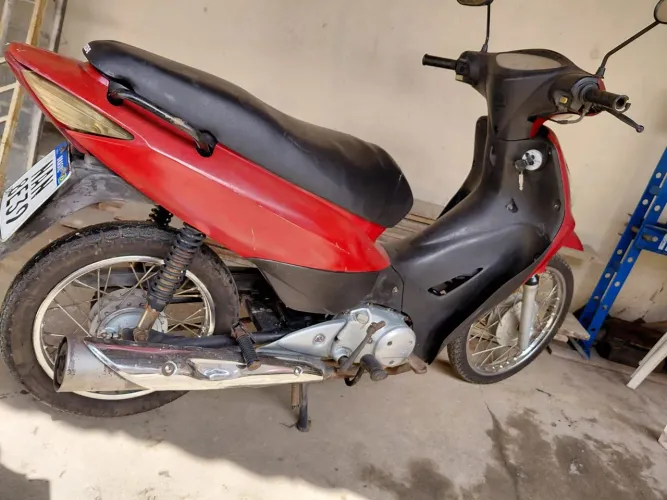 **VENDO HONDA BIZ 125 VERMELHA $7,500**