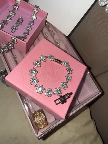 Conjunto ariana grande swarovski flor