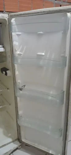 Vende-se geladeira