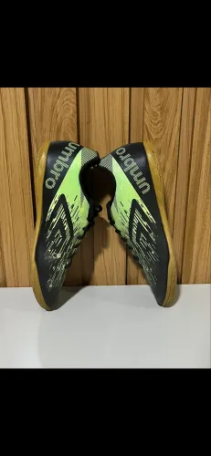 Chuteira de Futsal Umbro Neon