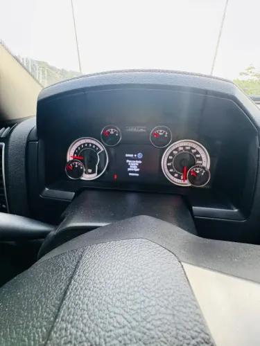 Ram Classic Laramie 5.7 V8 16V Gasolina 4X4 Aut. 2023