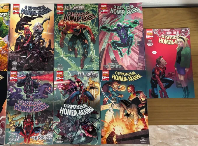 Lote 17 HQs O Espetacular Homem-Aranha + DC Batman Superman + X-Men