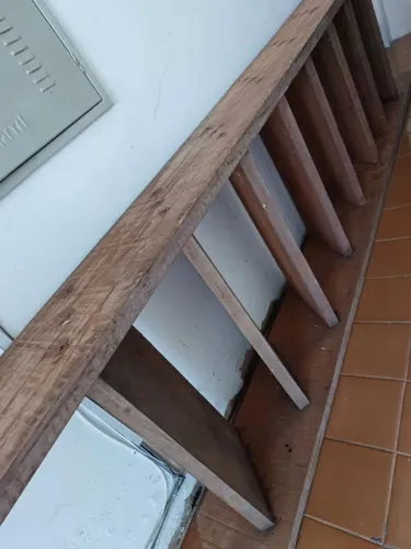 Escada madeira Lei