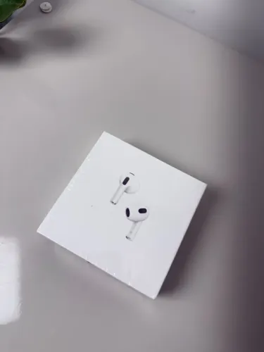 Apple AirPods (3ª geração) - NOVO