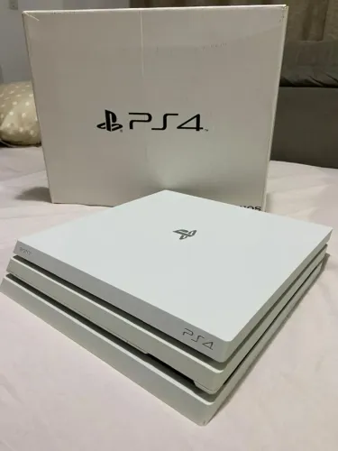 PS4 PRO 1 TERA DESBOQUEAVEL VERSAO 12.02 COM CONTROLE ORIGINAL NA CAIXA JAPONÊS.