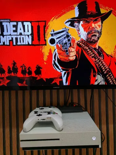 XBOX ONE S COM 2 CONTROLES, TODO ORIGINAL