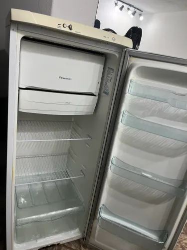 Vendo geladeira Eletrolux
