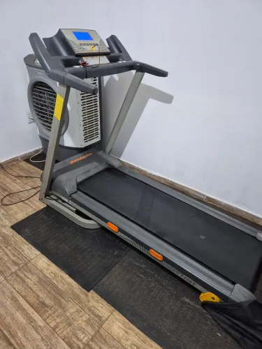 Esteira athletic profissional advanced 720 EE