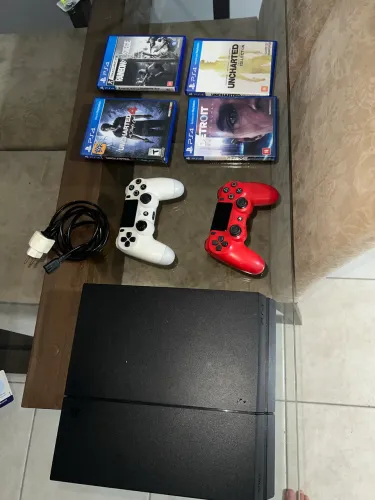 Ps4 fat, 1 tera, 2 controles e 4 jogos, R$ 1000 preço a negociar