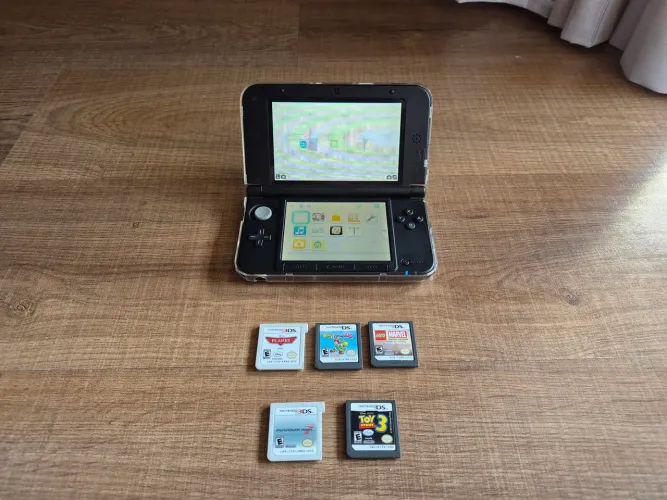 Nintendo 3DS XL + 5 jogos