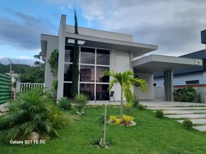 Casa de luxo no Condomínio Jardim Ubá