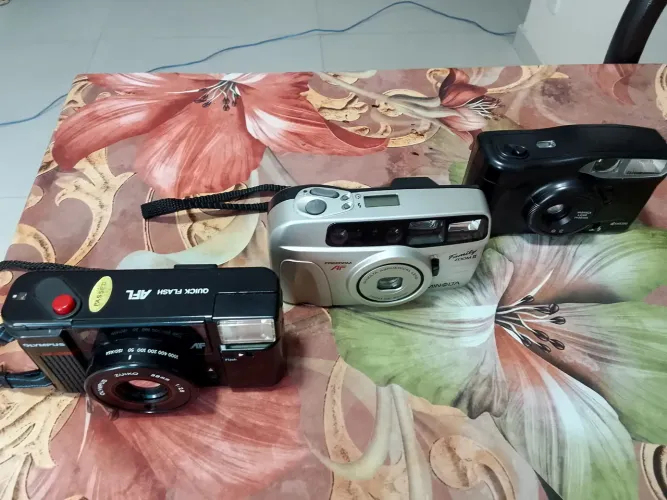 VENDO MÁQUINAS FOTOGRÁFICAS ANALÓGICAS.