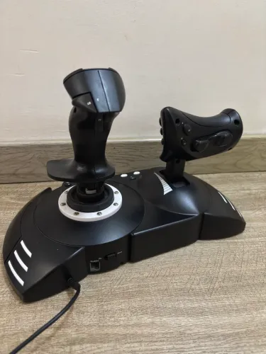 Thrustmaster T-Flight Hotas One - Xbox Series X/S, Xbox One e Windows