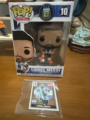 ? COMBO LIONEL MESSI: Figurinha Panini Extra Sticker + GANHE Funko Pop! Football #10