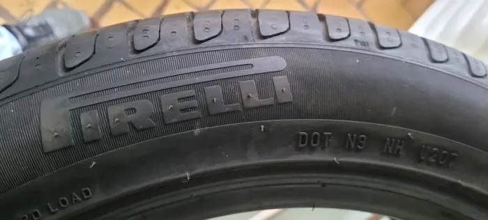 Pneu Pirelli.
