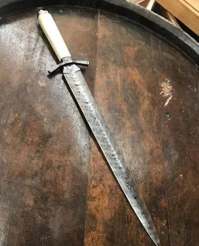 Adaga em aço Damasco 