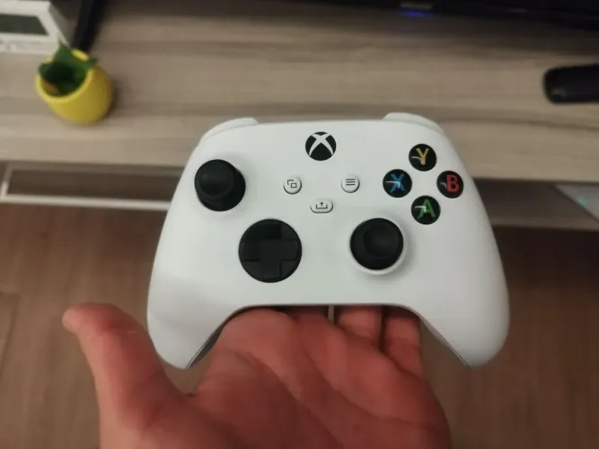 Controle de Xbox Branco Série S/X com pilha recarregável