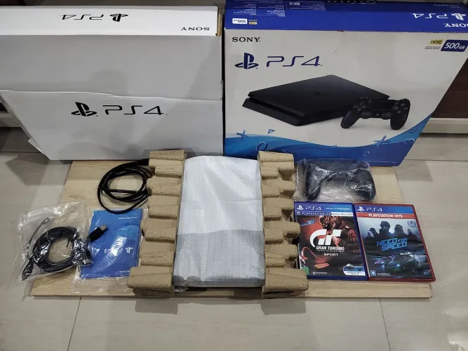 PS4-SLIM SEMI NOVO
