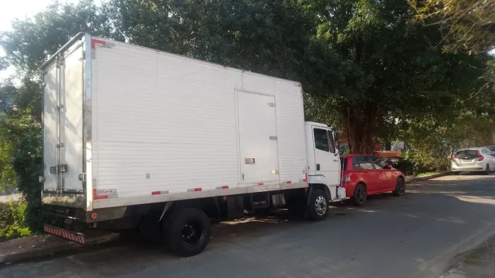 MB 712C Baú Refrigerado