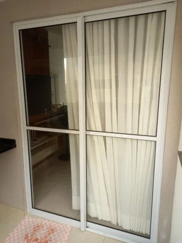 Porta de correr de alumínio com vidro