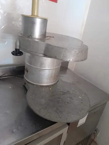 Triturador e ralador de queijo