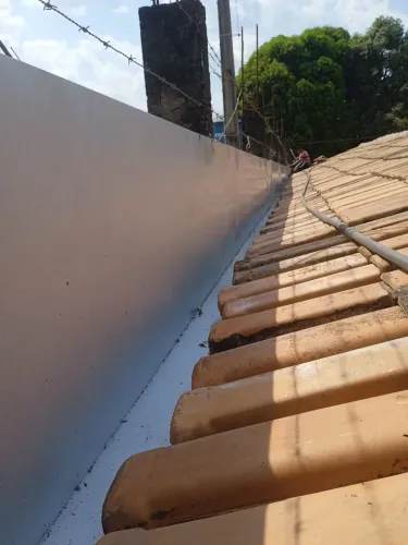 Trabalhamos com calhas rufos pingadeiras estrutura metálica telhados e outro ! 