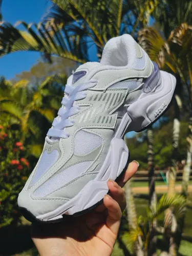 Tênis New Balance 9060