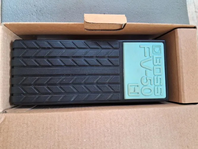 Pedal de volume boss quase sem uso