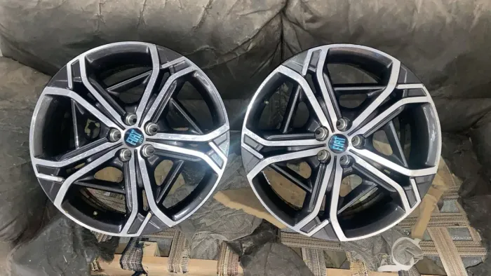 Rodas 18 geep só tem 2 rodas !!!