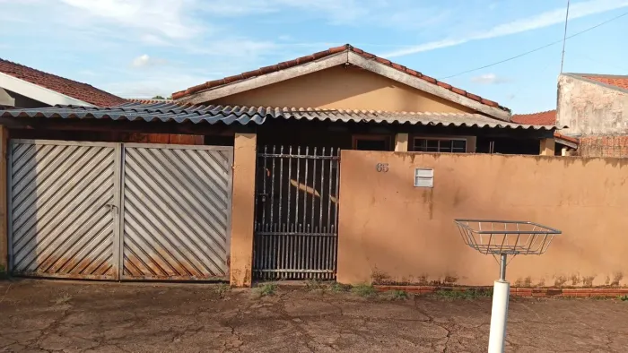 Casa em Arealva com quintal