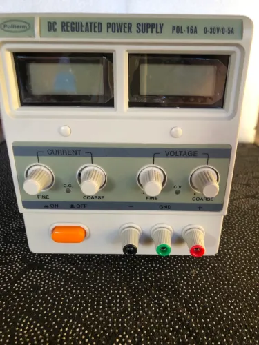 Fonte de Alimentação DC Reguladora 0-30 V.