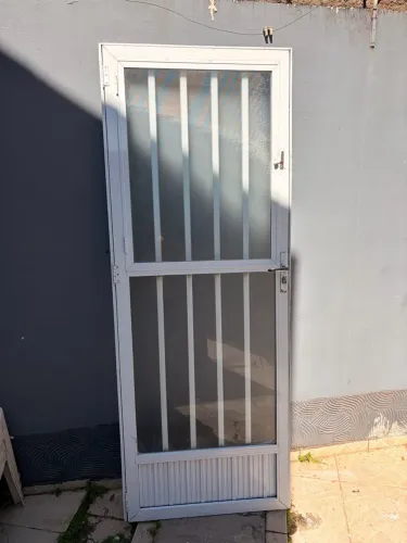 Porta de alumínio 80x210