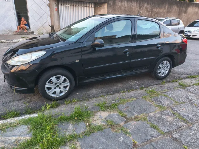Peugeot 207 Sedan Passion XR 1.4 Flex 8V 4P 2011