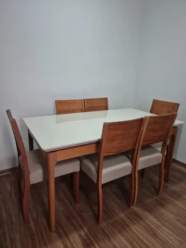Mesa de jantar 6 cadeiras madeira seminova