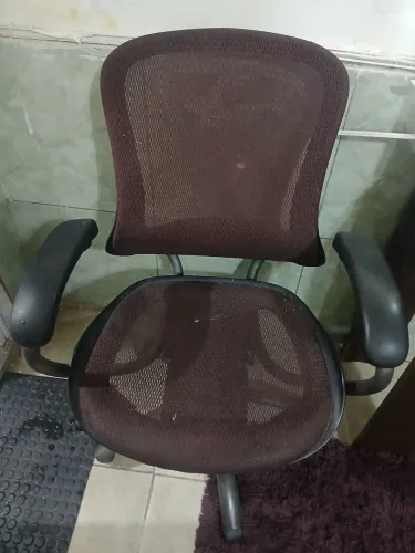 Vendo cadeira de escritório usada