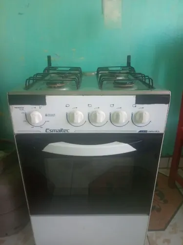Vendo Fogão Esmaltec 4 Bocas e Forno em perfeitas condições