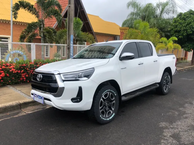 Toyota Hilux CD SRV 4X4 2.8 TDI Diesel Aut. 2025