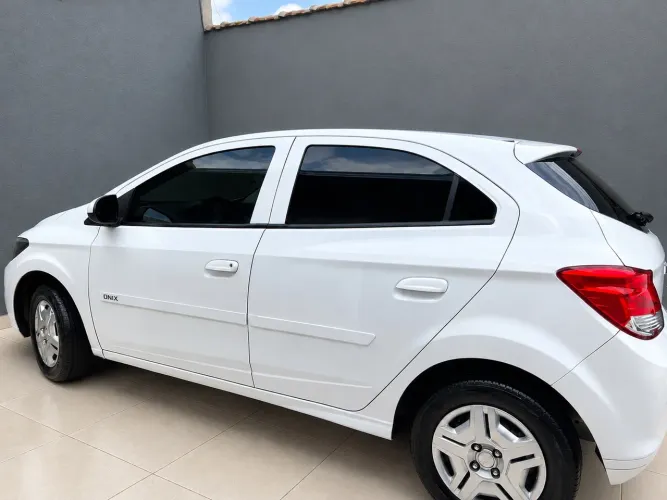 Chevrolet Onix Hatch LT 1.0 8V Flex Power Mec. 4P 2016