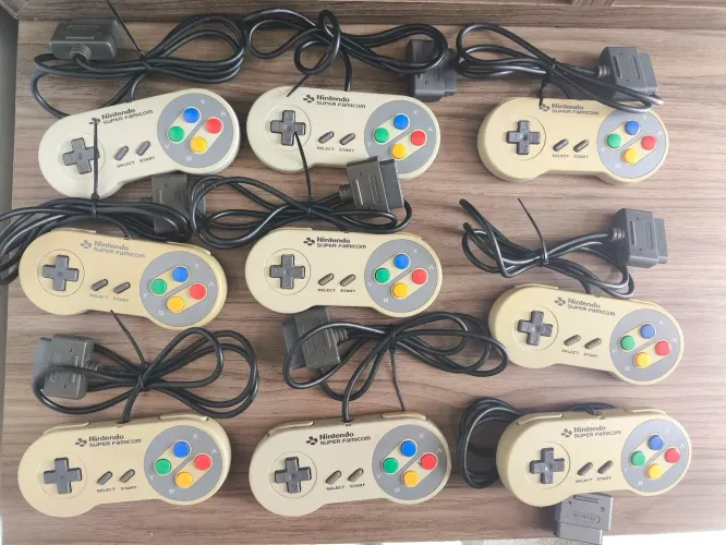 2 controles de Famícom