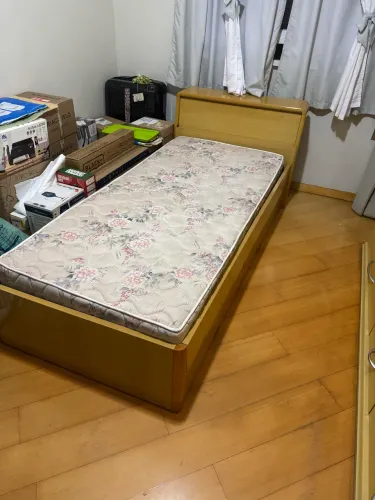 Cama de solteiro com colchão usado