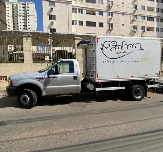 Caminhão f4000 bem conservado