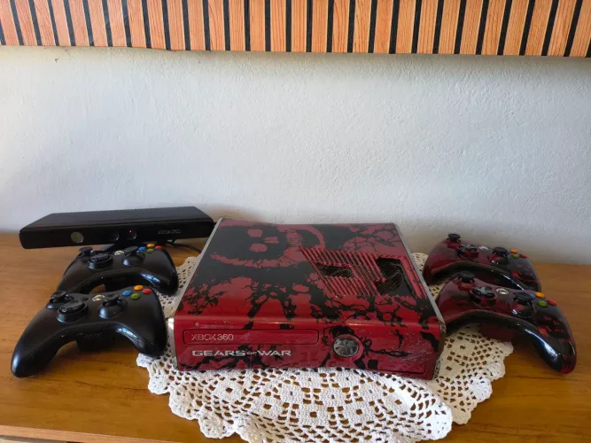 Xbox 360 Slim Edição Limitada Gears of War + Kinect + 4 Controles