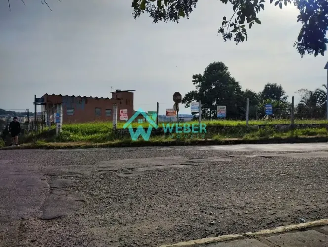 Weber Imóveis tem à venda ótimo lote em esquina de vias de grande fluxo.