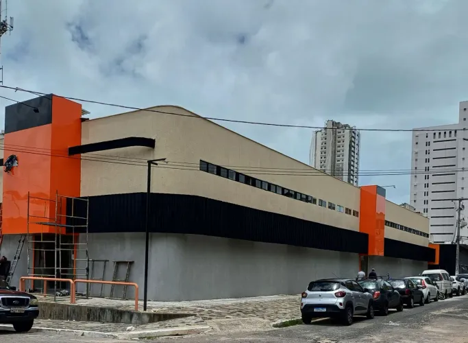 Loja com banheiro e sobreloja