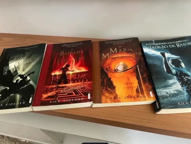 Percy Jackson e os Olimpianos (coleção edição capas antigas)